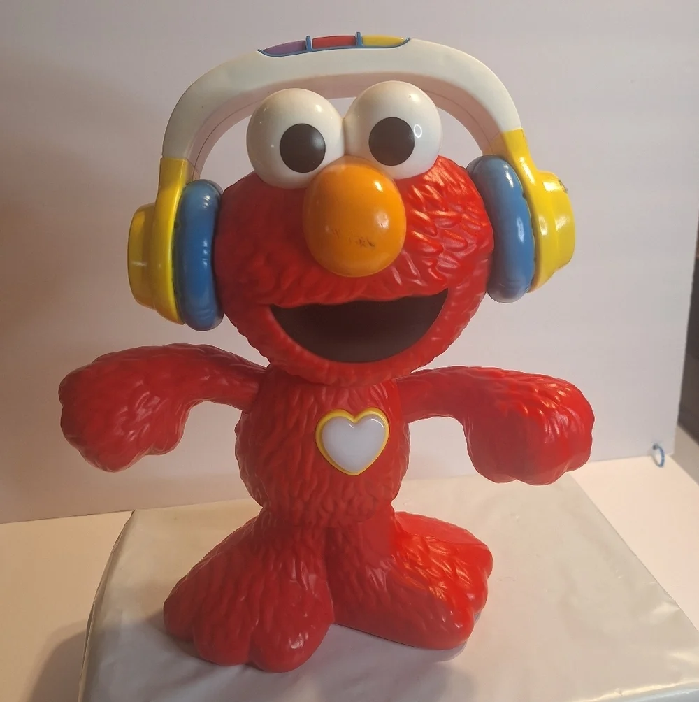 Sesame Street Playskool Elmo Let's Dance Learn Toy. Sing, Talks And Dance.